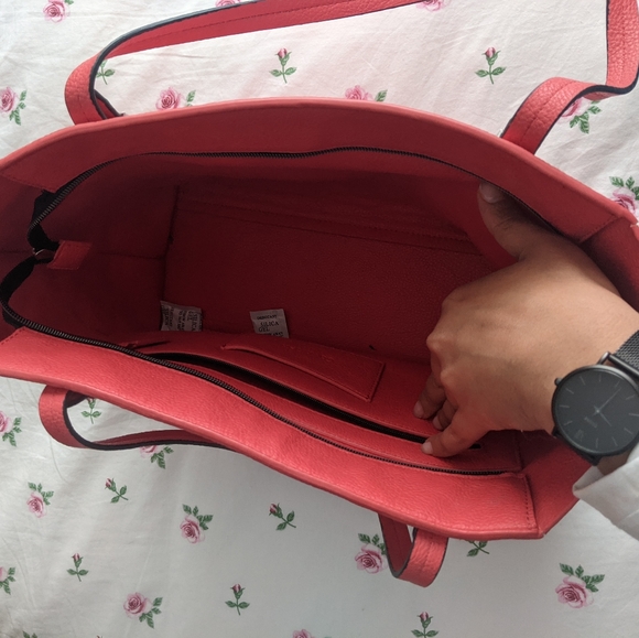 Calvin Klein - Picture 4 of 6